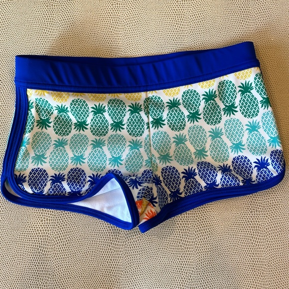 Mini Boden Girls patterned swim shorts NWOT size 3-4y - Picture 1 of 6